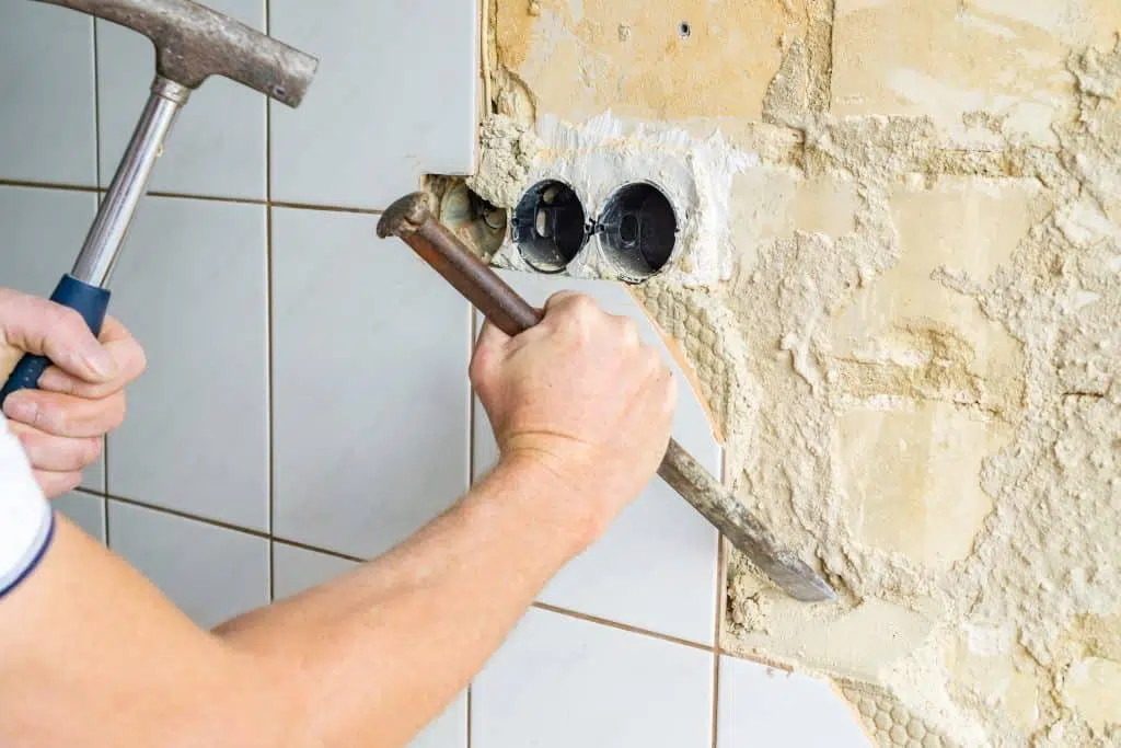 Comment supprimer une tuile d’un carrelage ?