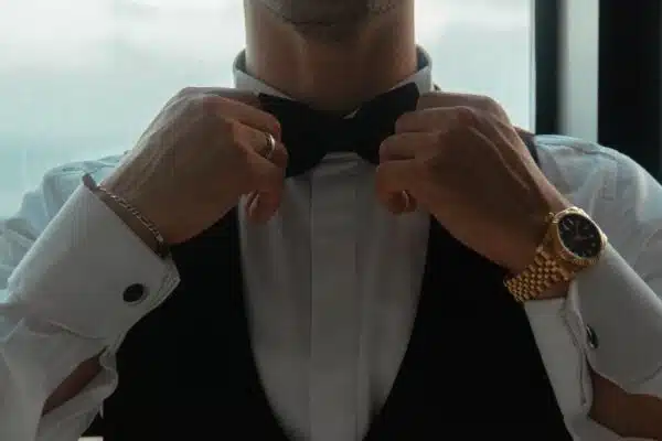 Les secrets des célébrités pour porter les accessoires à la mode