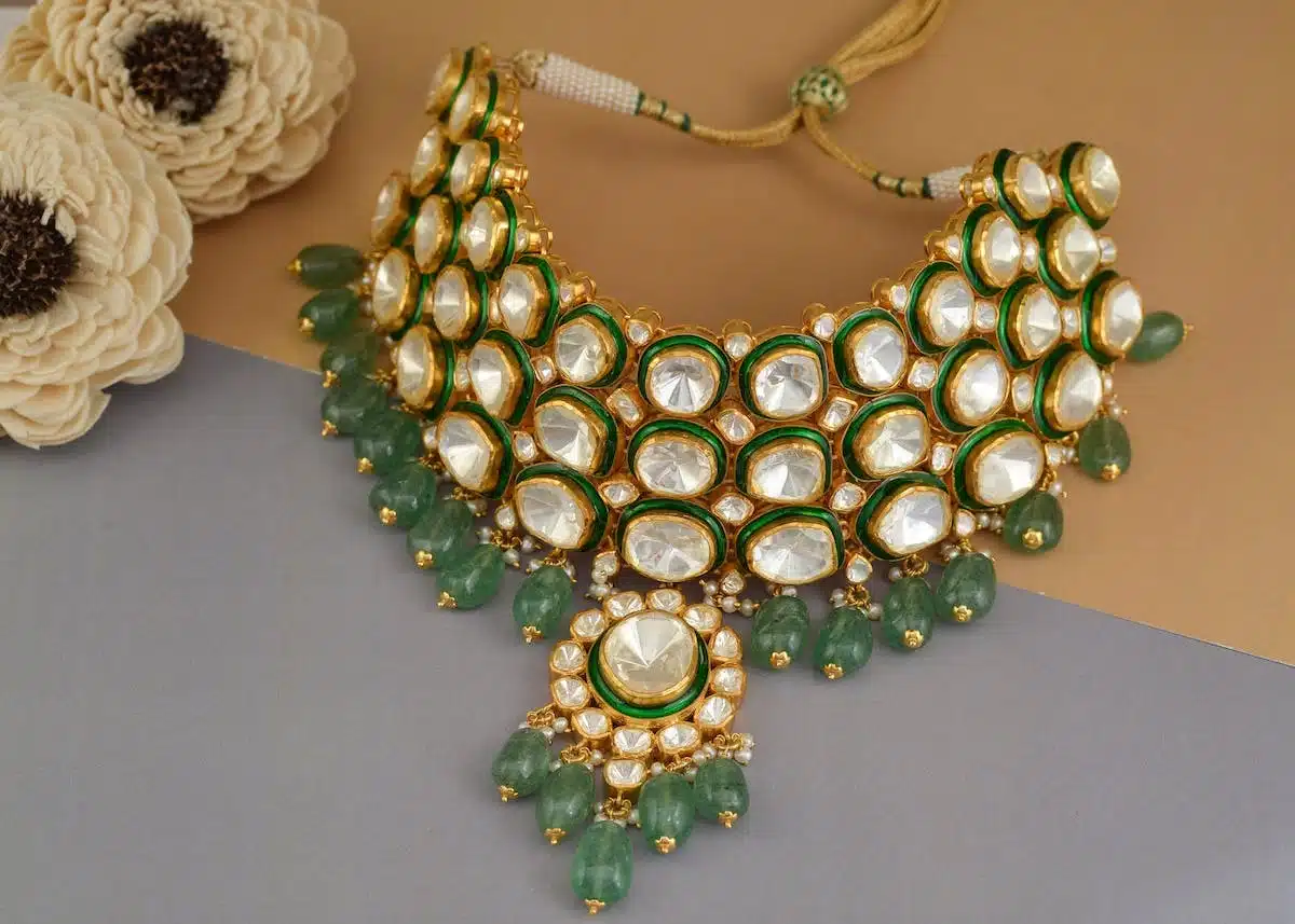 Les astuces pour porter et choisir des bijoux fantaisie de qualité