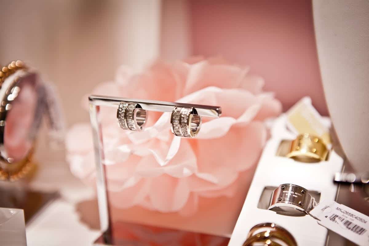 Comment choisir ses bijoux pour une soirée chic