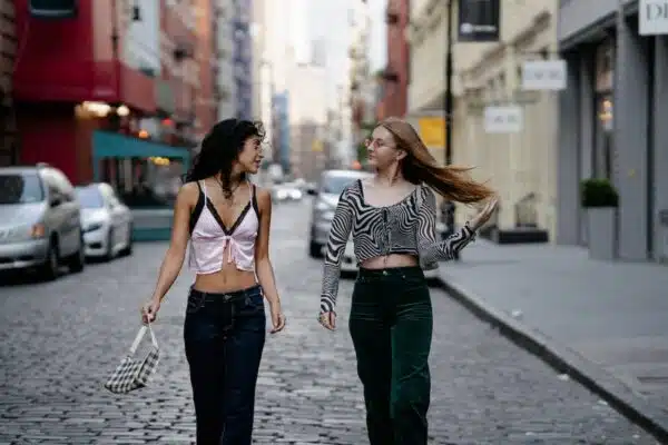 Les tendances de la mode pour la prochaine saison : décryptage des styles et des couleurs incontournables
