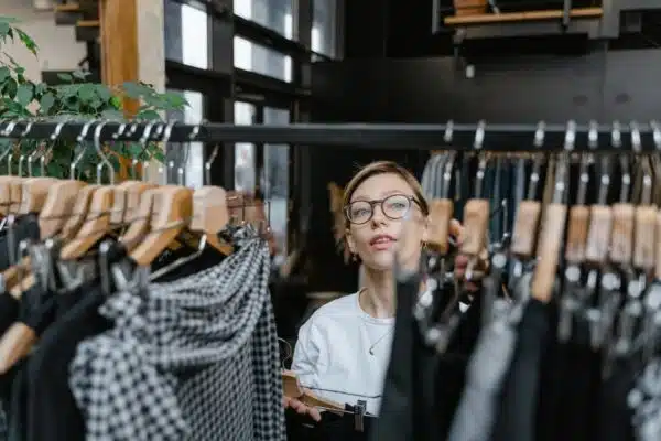 Les meilleures astuces d’entretien pour prolonger la durée de vie de vos vêtements