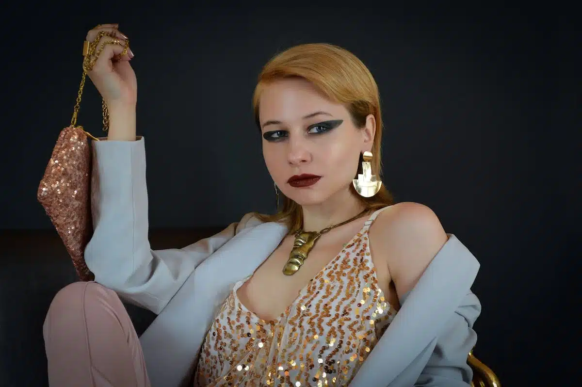 Les accessoires indispensables pour une tenue de soirée parfaitement élégante