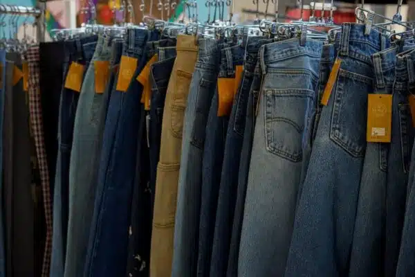 Les meilleures destinations pour trouver des vêtements de seconde main de haute qualité