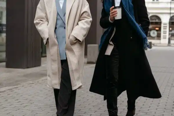 Les critères essentiels pour choisir un manteau adapté à votre style