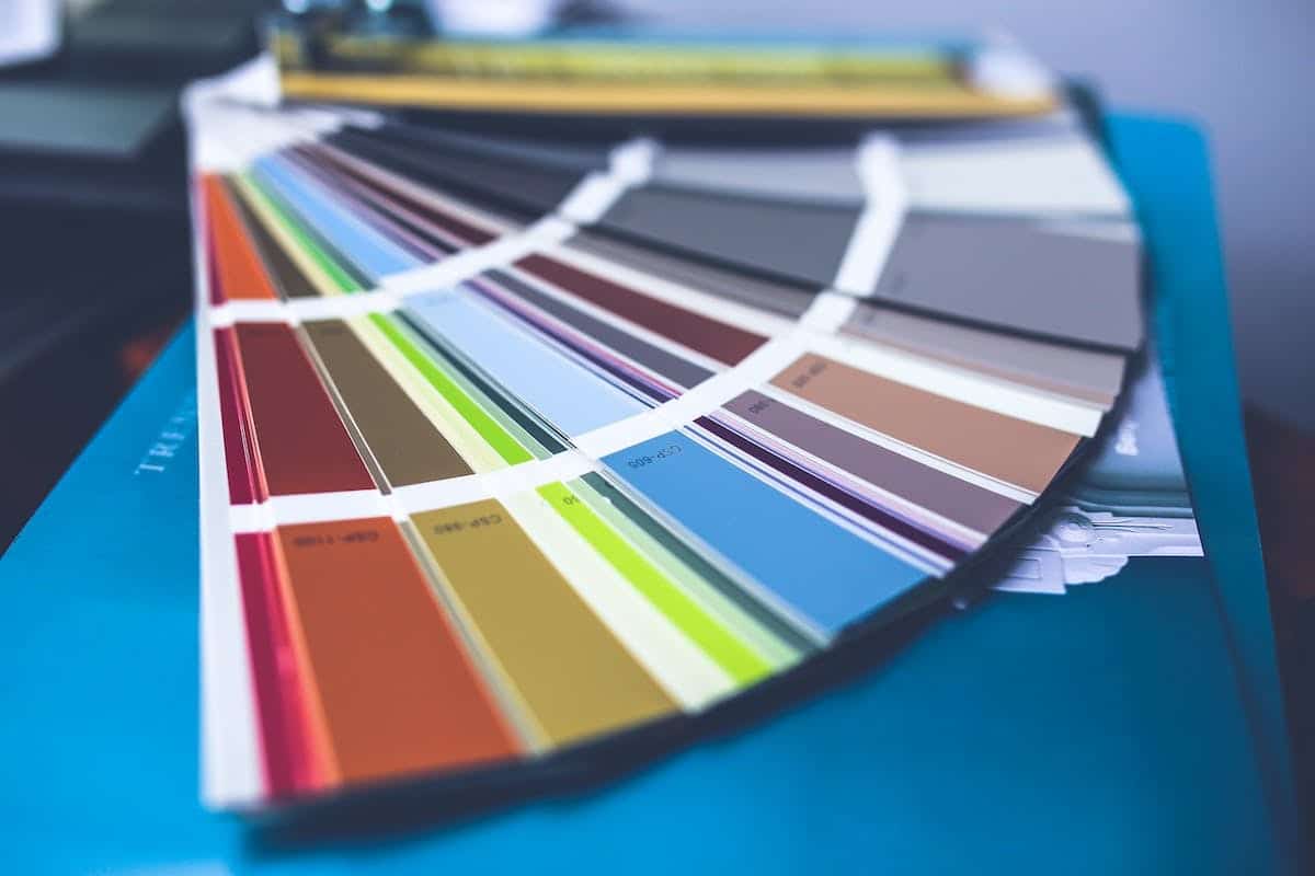 Les tendances couleurs incontournables de la saison pour sublimer toutes vos tenues