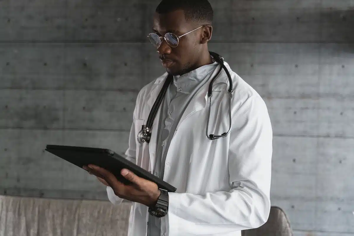 Conseils pour entretenir sa blouse médicale et la garder en parfait état
