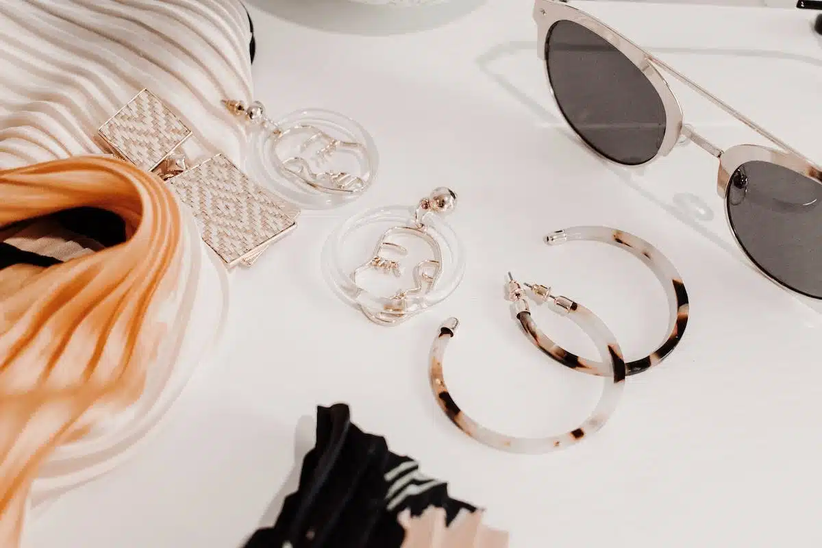 Les secrets pour sublimer votre tenue avec des accessoires tendance
