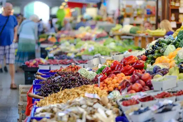 Pourquoi le marché aux puces de Clignancourt est si populaire