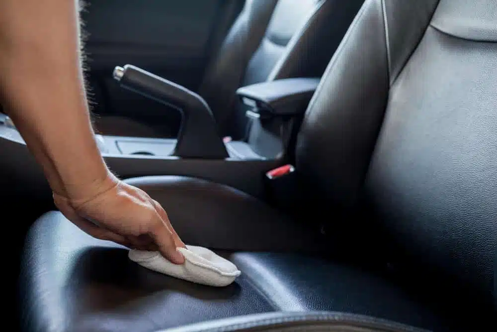 Guide ultime pour assortir avec succès vos accessoires en cuir à votre tenue
